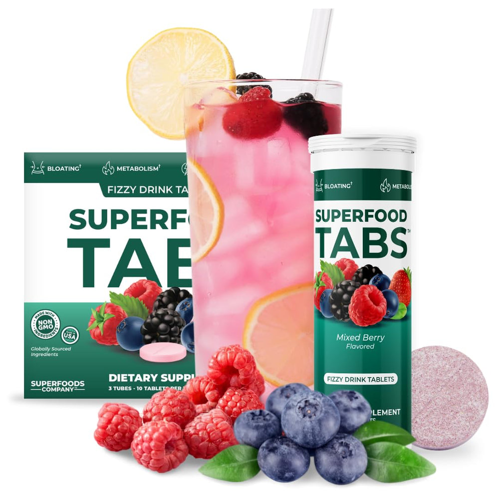 Daily-use scene with a glass of Superfood Tabs detox drink beside a reminder