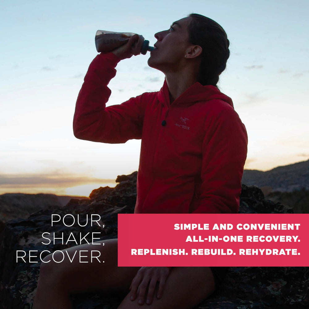 Tailwind Recovery Mix dissolving quickly in water with smooth mixability.
