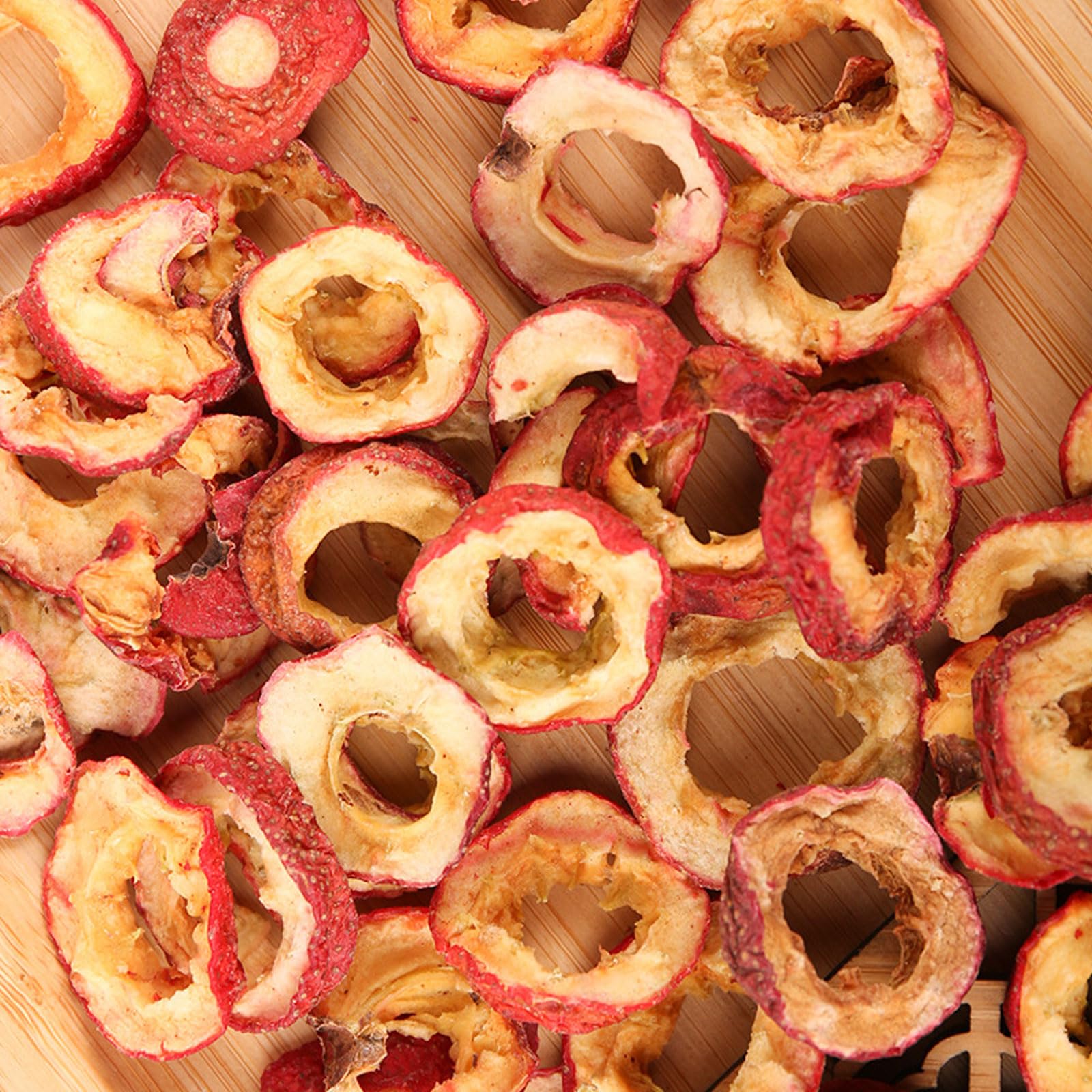 TEAERPKLAE hawthorn slices arranged for direct snacking.