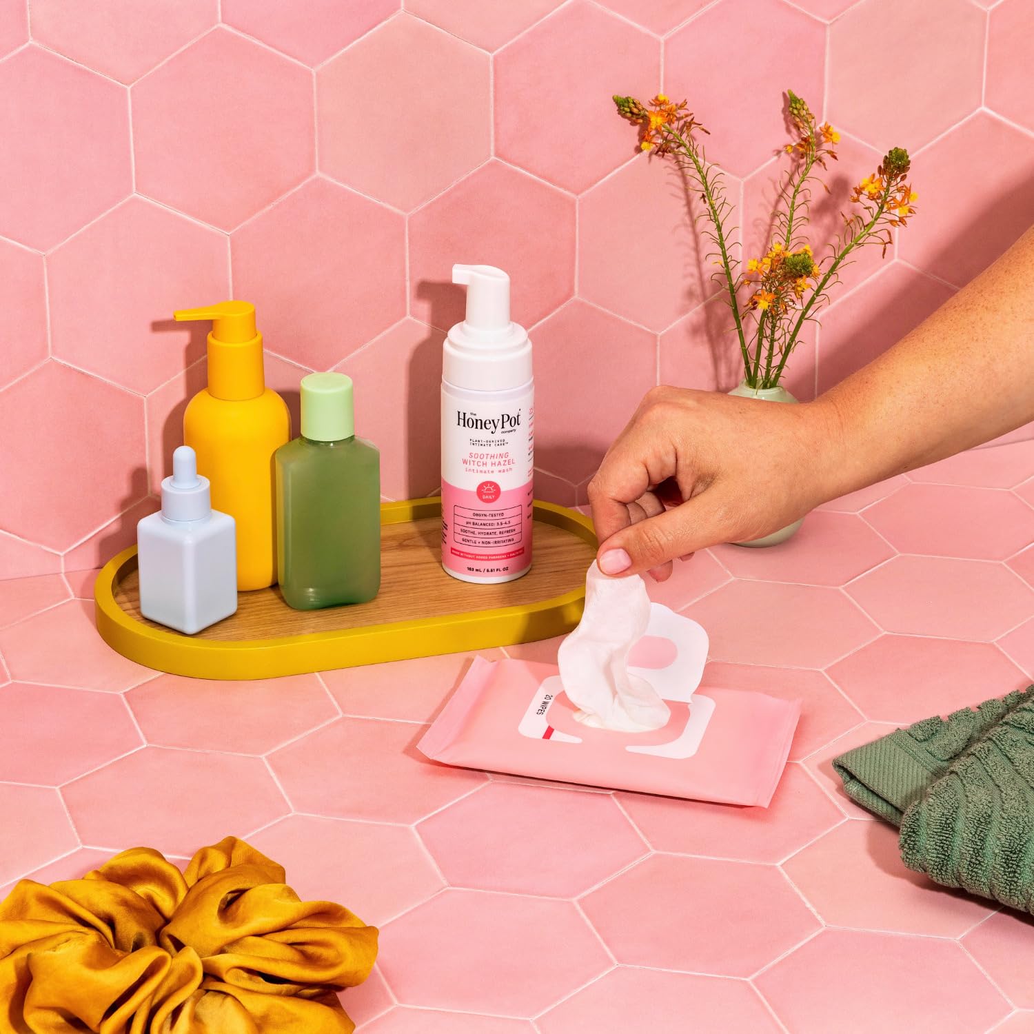 The Honey Pot wipes flushable texture, fresh cleanse on the go.
