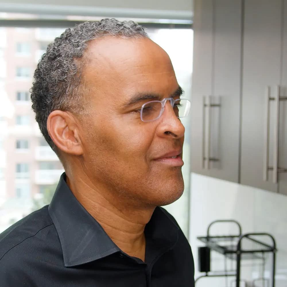 ThinOptics shatterproof polycarbonate lenses offer crisp reading clarity.