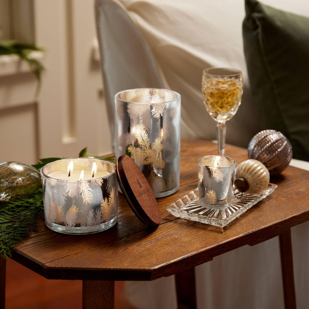 Cedarwood note complements fir for balanced outdoorsy atmosphere