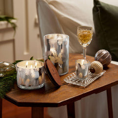 Cedarwood note complements fir for balanced outdoorsy atmosphere