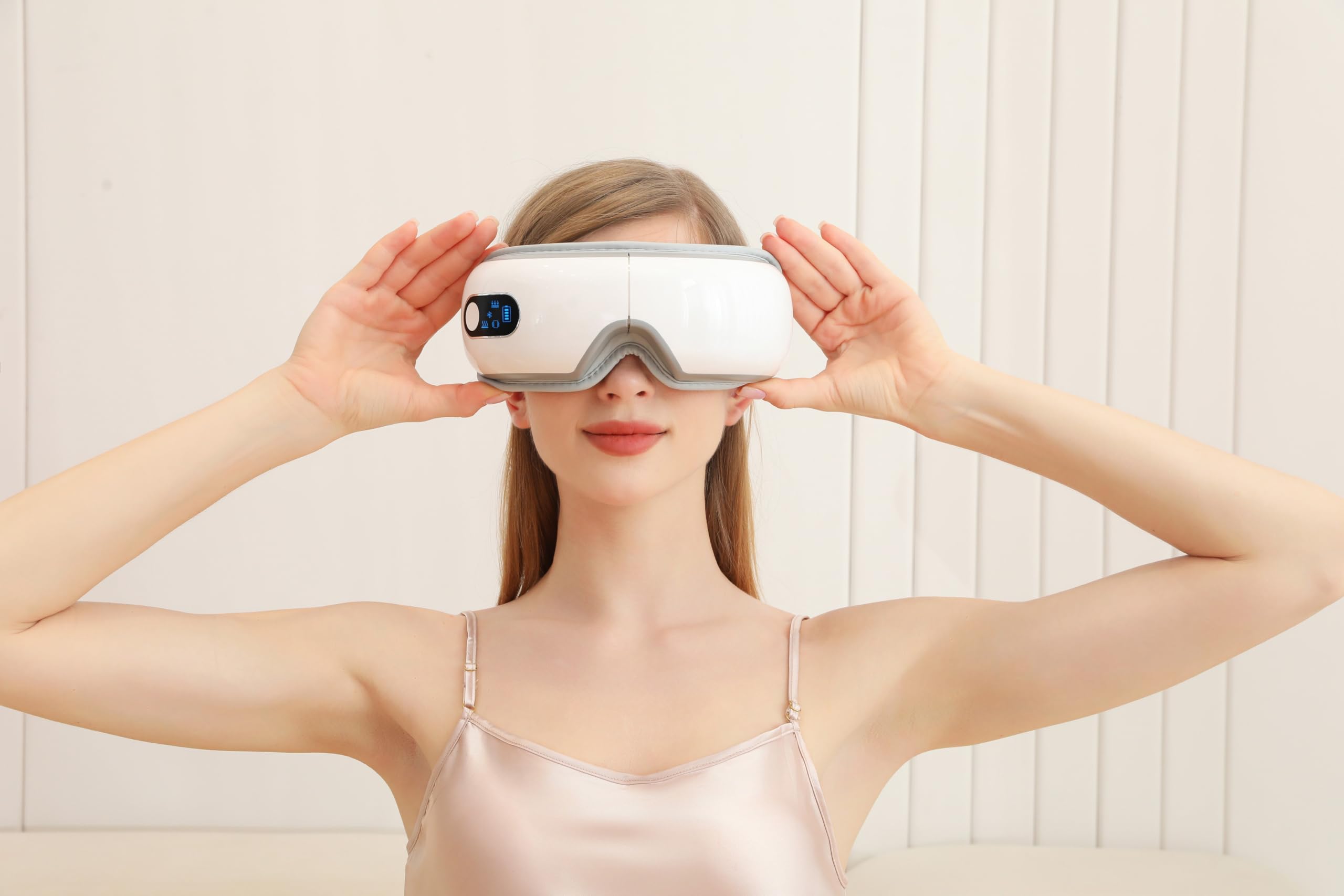 TLINNA Eye Massager heating pad delivers gentle warmth for tired eyes.