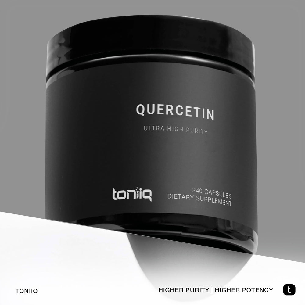 Pouring Toniiq Quercetin capsules into hand for easy daily use