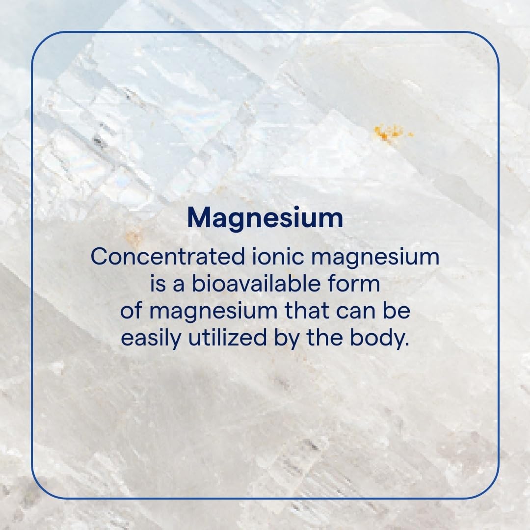 Trace Minerals Mega-Mag pour close-up, demonstrating precise dosing for balanced energy and muscle function.