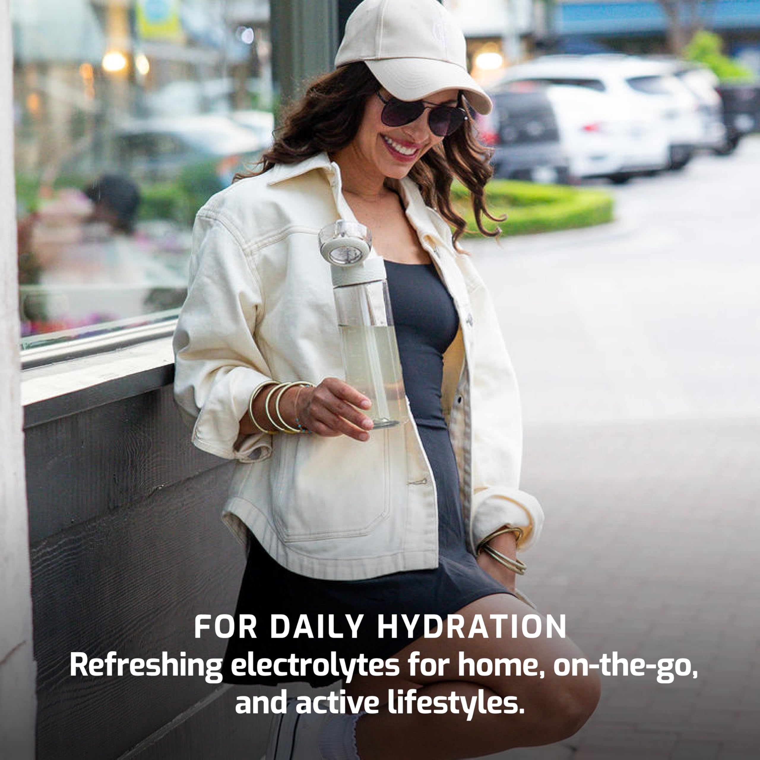 TRULABS Hydrate Glacier on-the-go pack in gym or office setting.