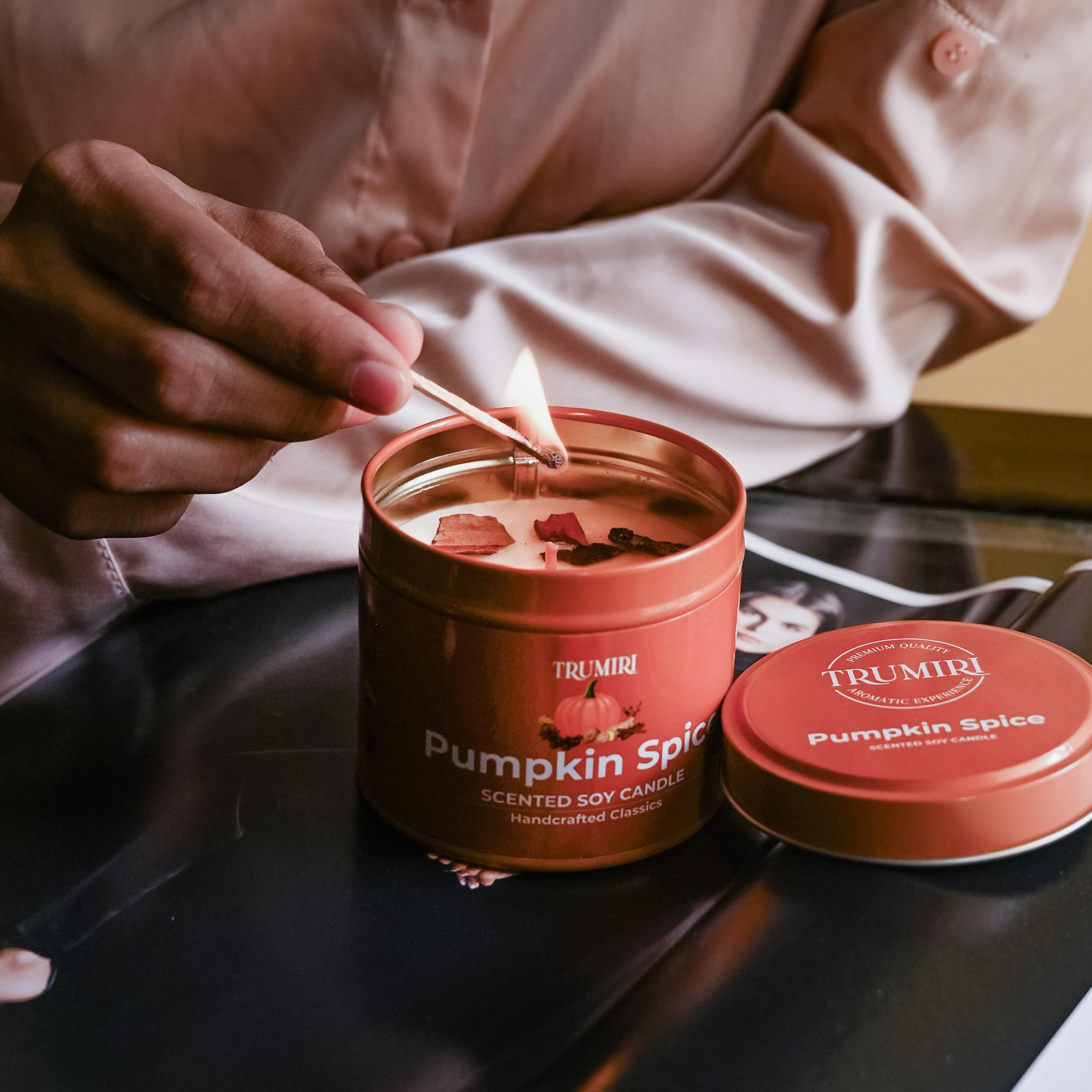 Vela TRUMIRI de soja con perfume cálido para meditaciones diarias