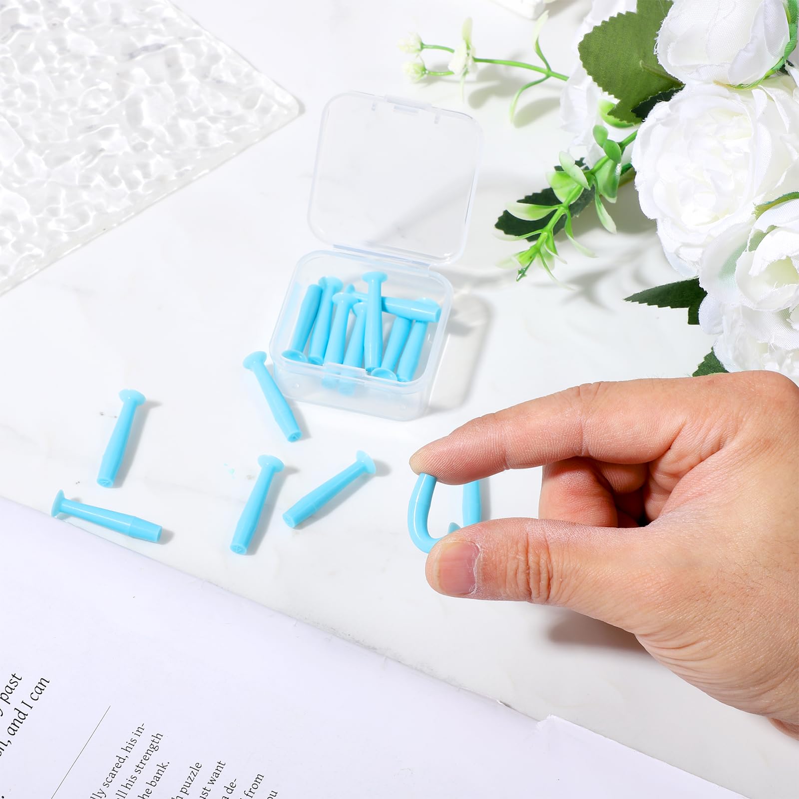 Tucnoeu easy-suction lens remover reduces effort during removal.