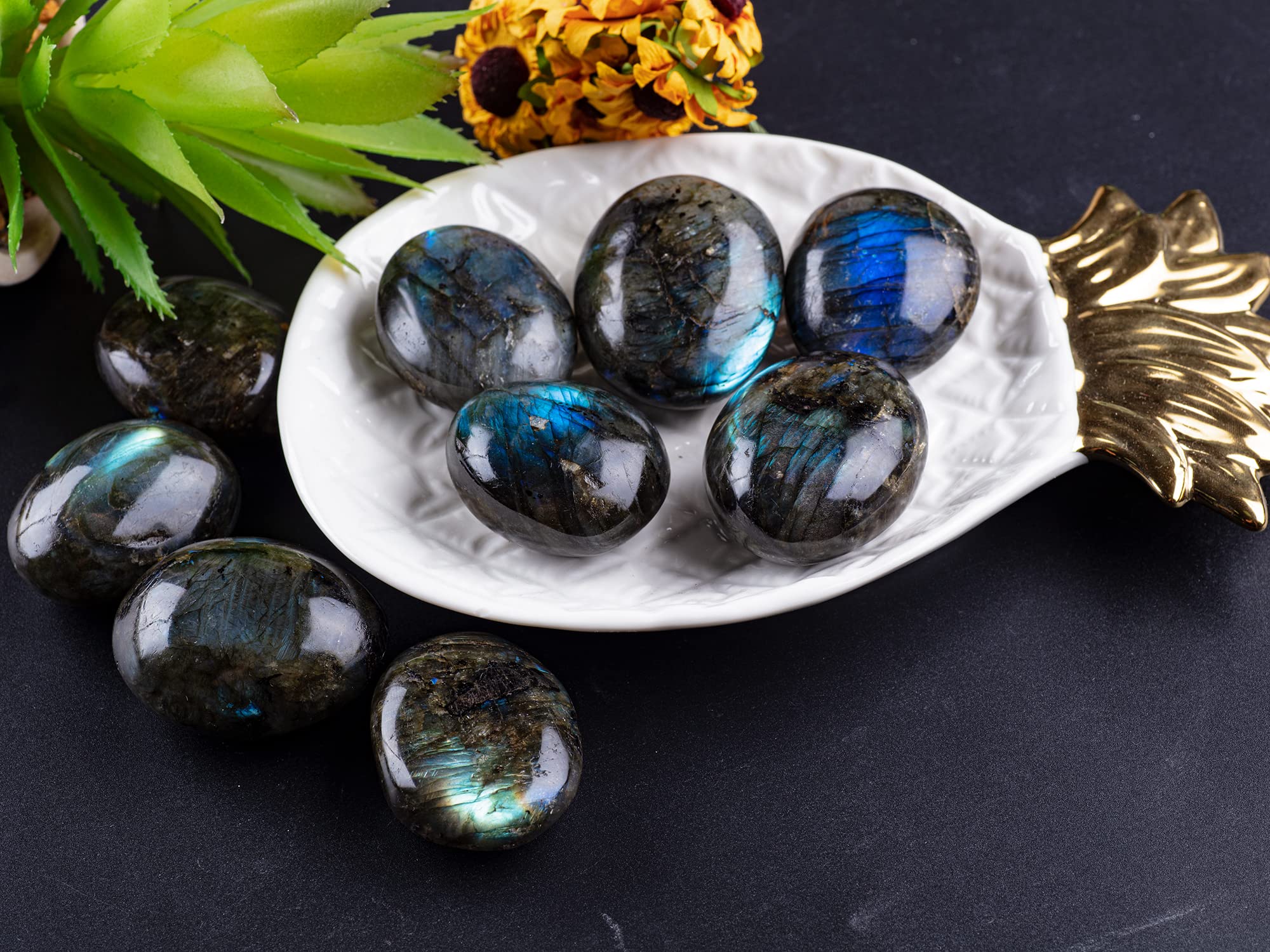 UU UNIHOM Labradorite palm stone crafted for versatility and gifting.