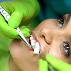Vakly 100 dental cotton rolls soft texture highlights gentle, tissue-friendly material.