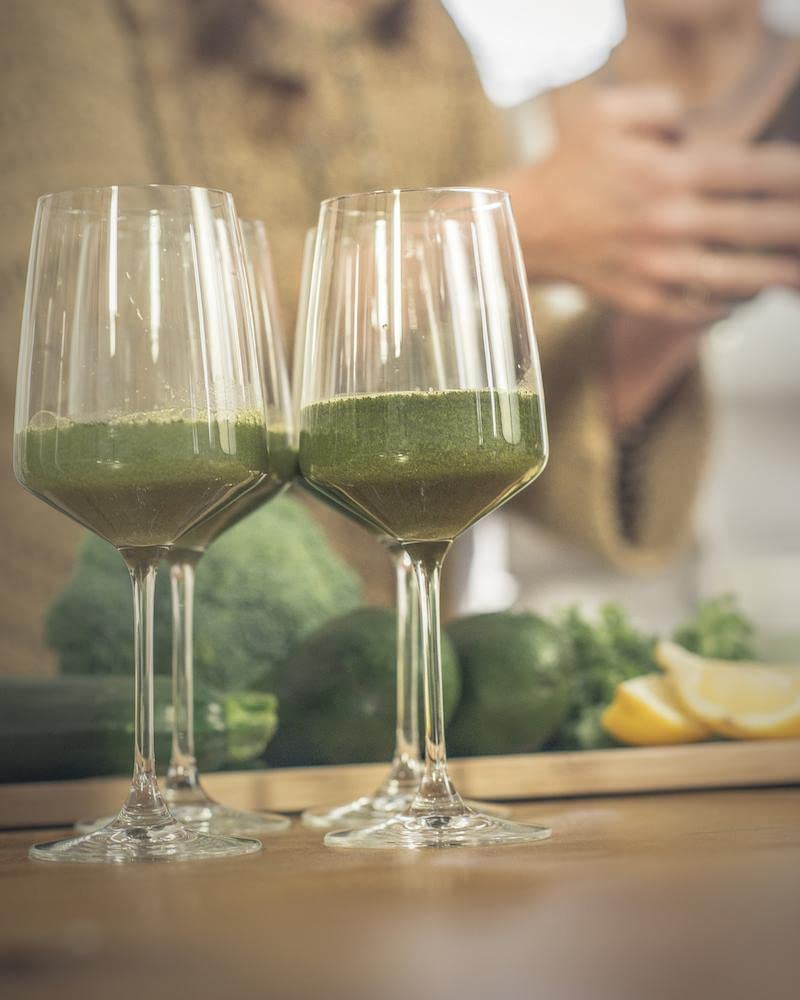 VIDAPURA Mighty Maca Plus healthy green blend catching light suggests refreshing nutrition