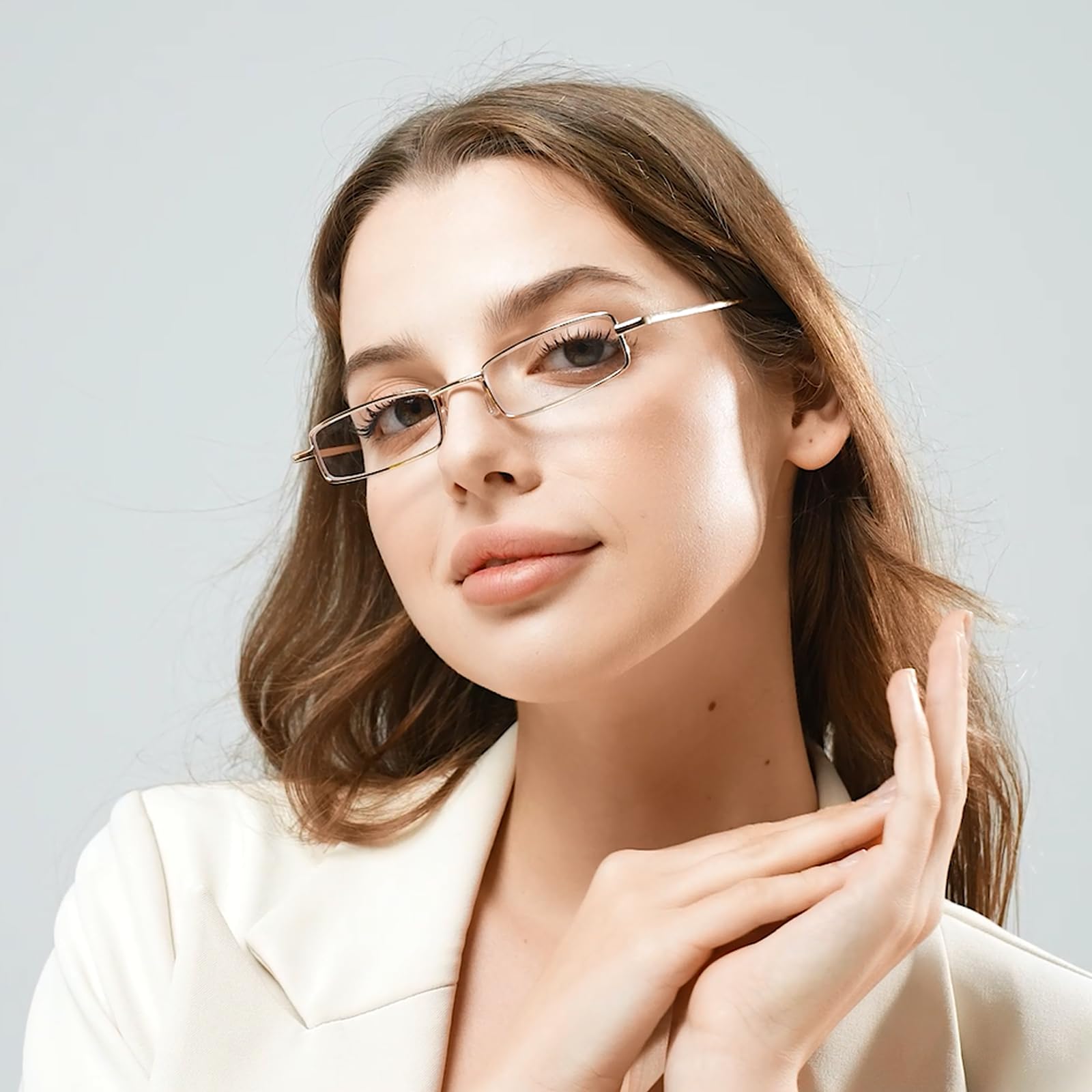 Viseng Slim Mini glasses provide crystal-clear vision for reading anywhere.