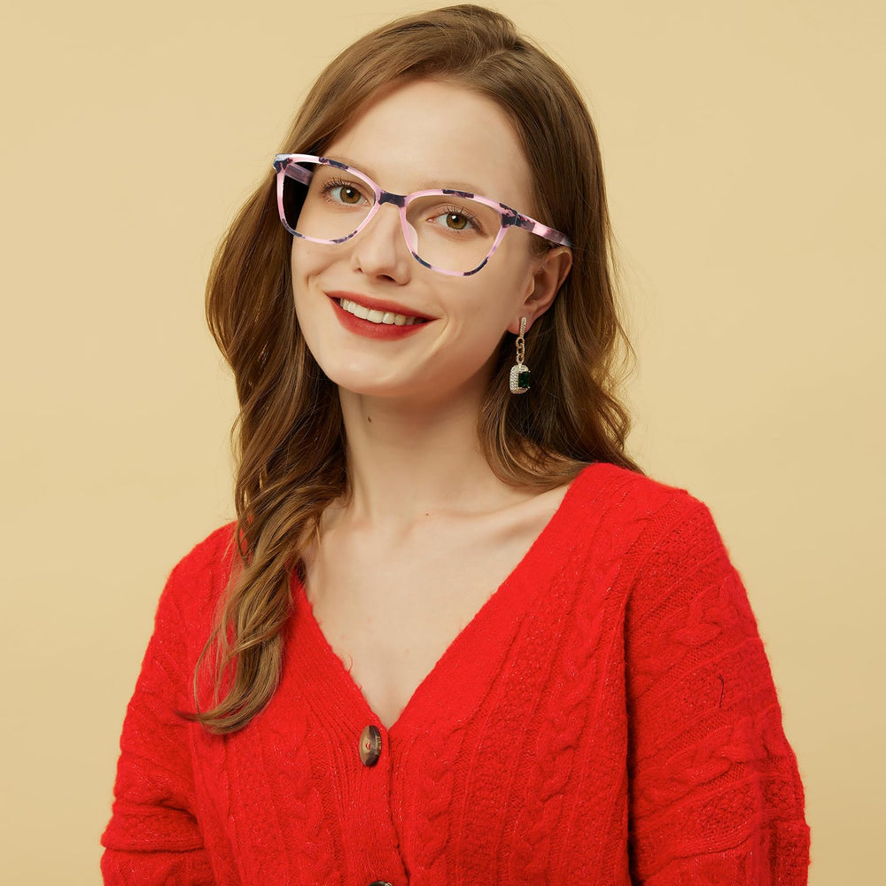 VisiWell blue light filtering glasses reduce screen glare during use