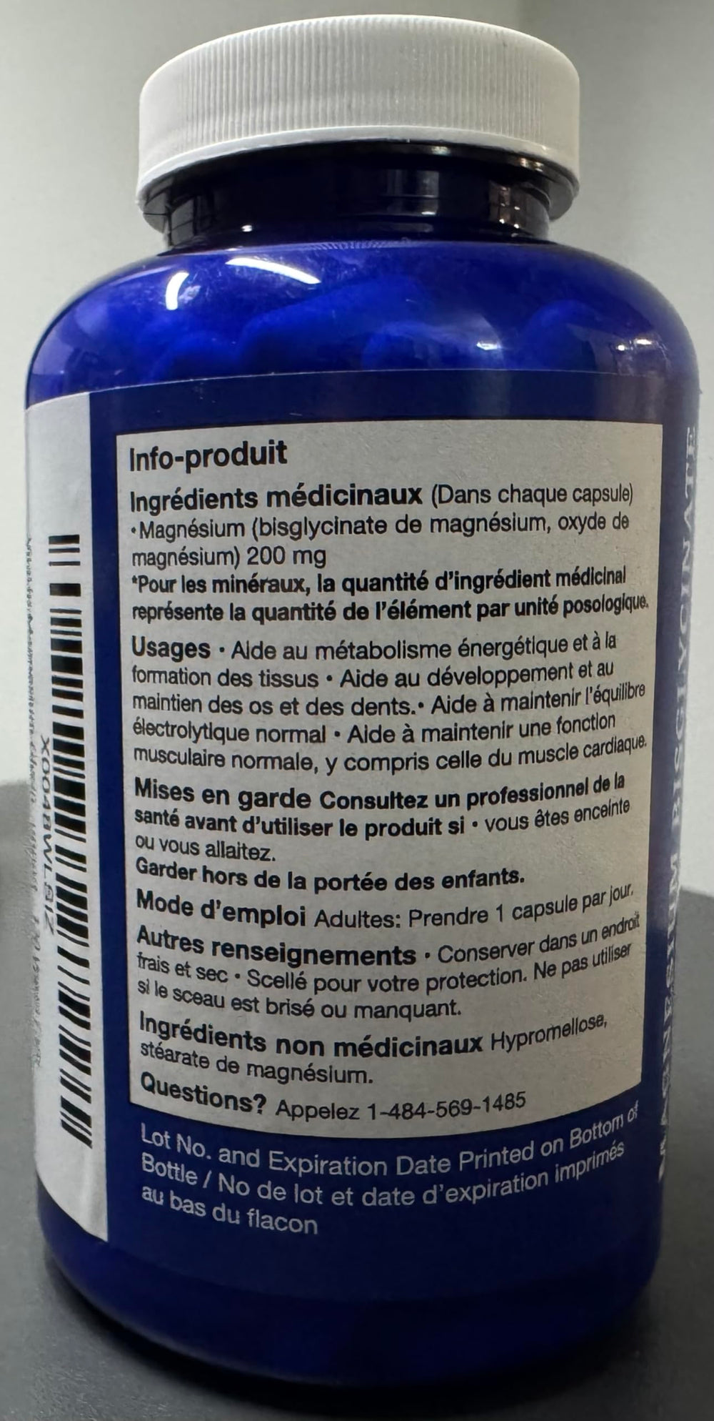 VitaUp magnesium glycinate bottle back label, clear dosage and ingredient details for informed use.