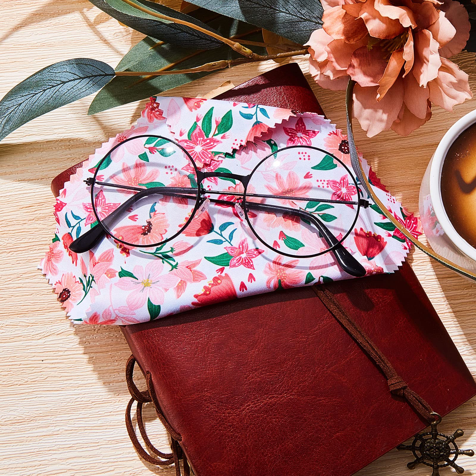 Weewooday microfiber glasses cloth offers a soft touch for quick dust removal