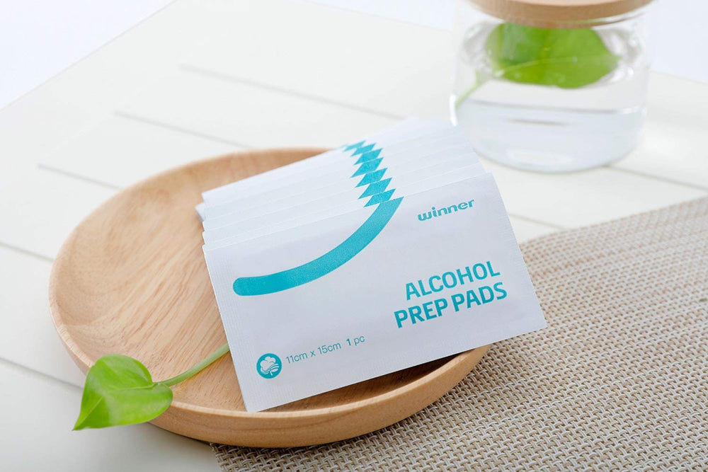 Winner alcohol wipes 200-count pack, convenient hygiene in travel and home.
