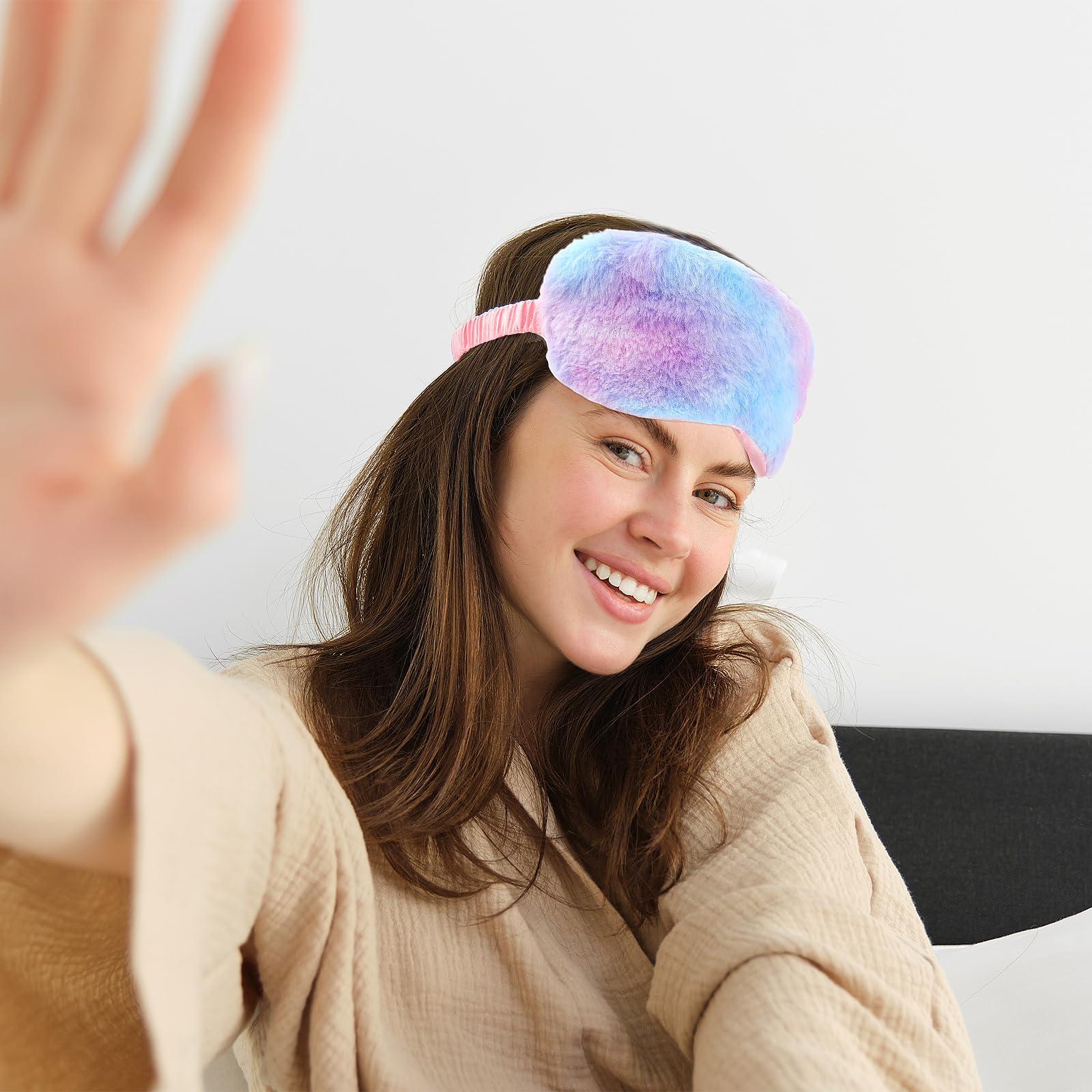 WY LIGHTING LEVEL light-blocking eye mask promotes relaxing rest at home