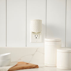 Yankee Candle Sprinkle Dots ScentPlug senses light to adjust fragrance levels.