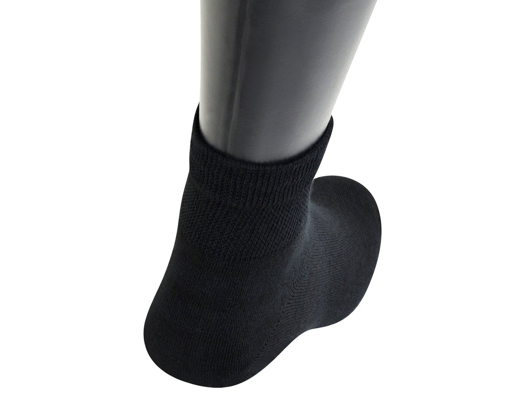 Yomandamor all-season socks offer cooling in warm weather and light insulation in cool days.