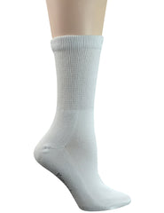 Yomandamor seamless toe sock minimizes bulky seam for comfort.