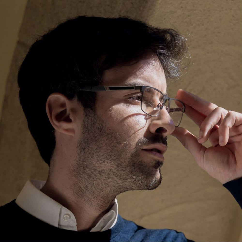 ZENOTTIC metal readers with carbon fiber-inlaid temples offer ultra-light comfort.