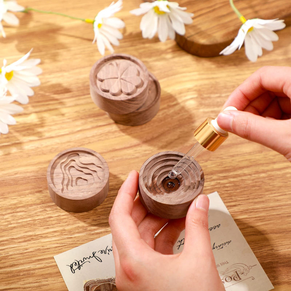 Zhehao wood diffuser four-leaf-clover style promotes peaceful mood at home.