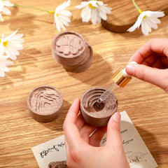 Zhehao wood diffuser four-leaf-clover style promotes peaceful mood at home.