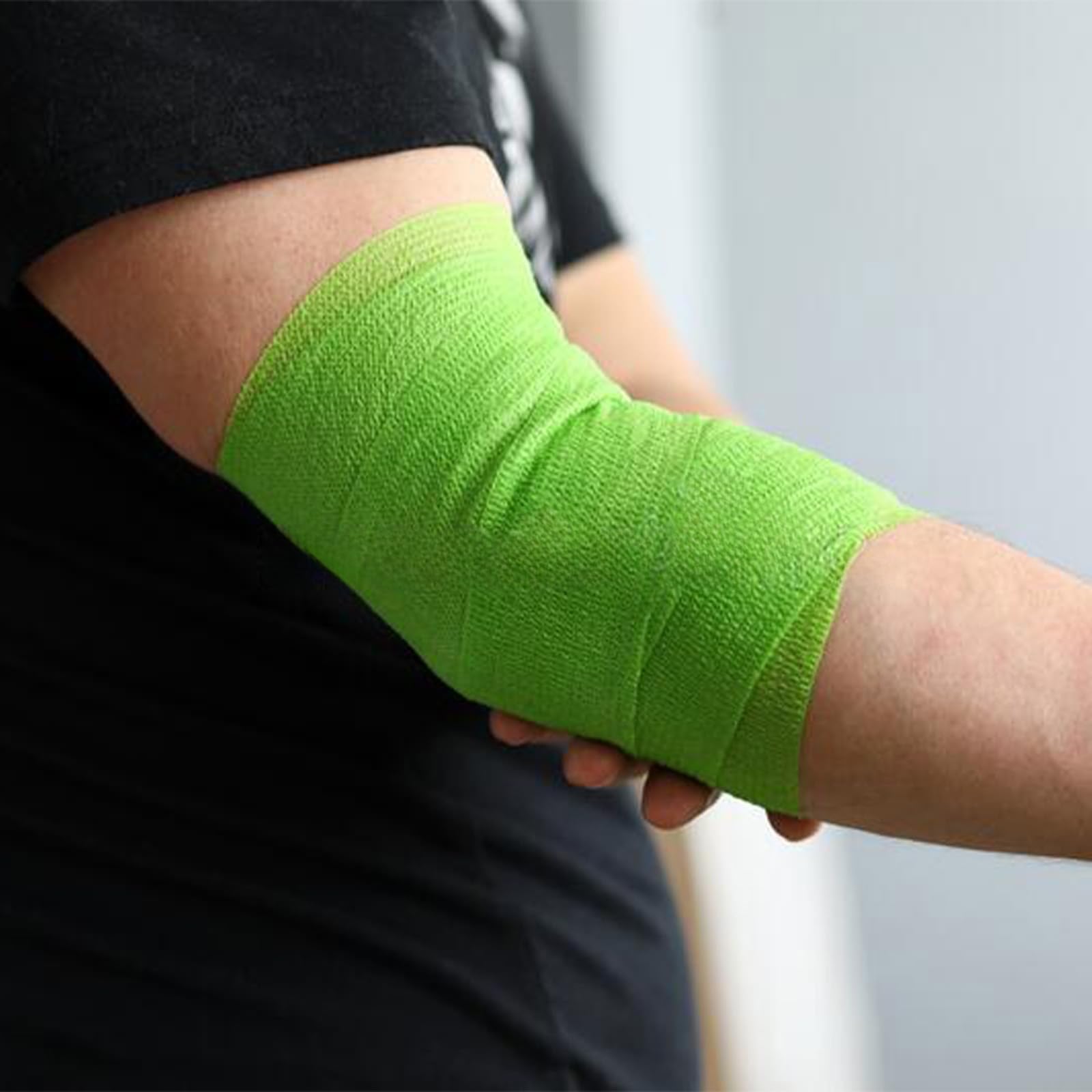 Knee wrap example highlighting lightweight, breathable fabric and easy tear